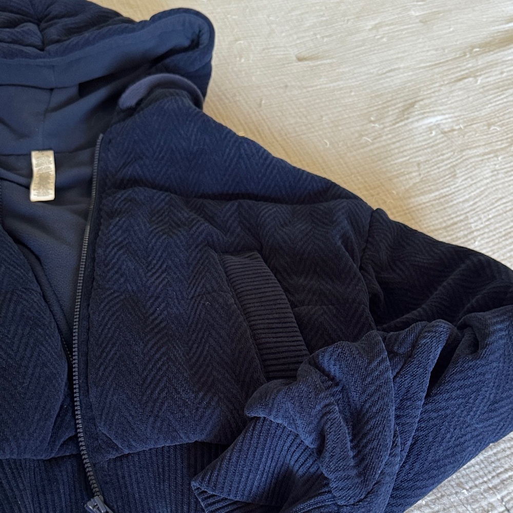 ALO Yoga Navy Quilted Bomber Jacket - Picture 3 of 7